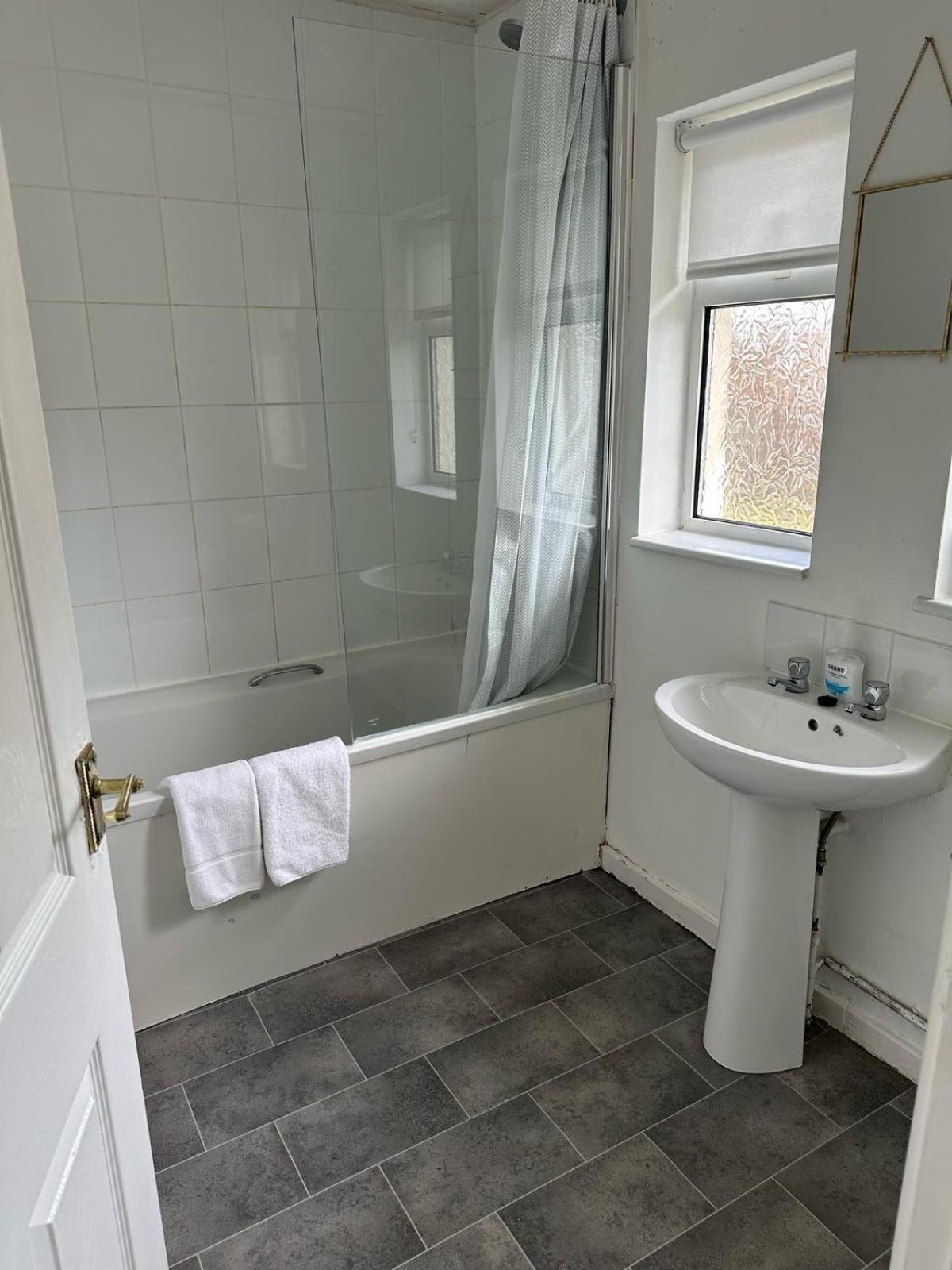 House Number 8 Sleeps Up To 6 People With Smart Tvs In Every Room Wellington  Exterior foto